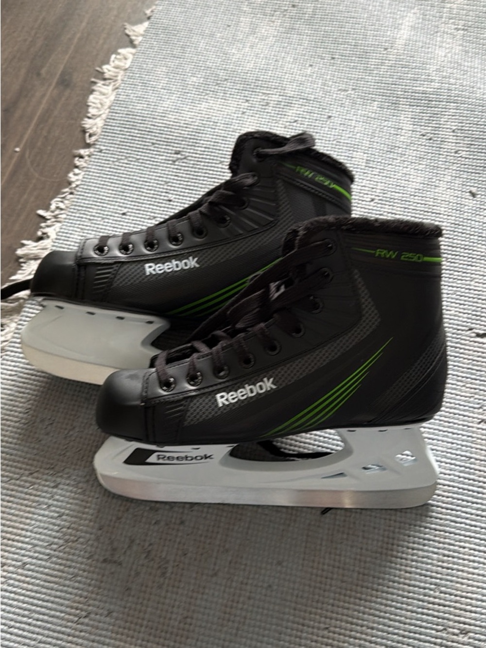 Reebok SR Rec Skates Size 8 (9.5 shoes)